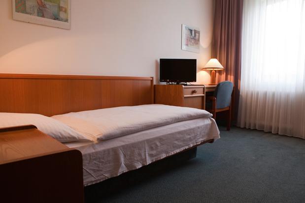 Hotel Ungarische Krone Bruckneudorf Zimmer foto
